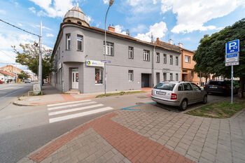 pohled na bytový dům - Prodej bytu atypický v osobním vlastnictví 329 m², Brno
