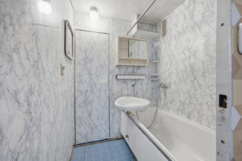 Koupelna - Prodej bytu 3+1 v osobním vlastnictví 68 m², Praha 4 - Krč