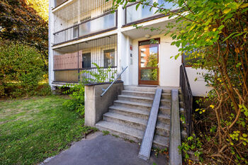 Přední vchod - Prodej bytu 3+1 v osobním vlastnictví 68 m², Praha 4 - Krč