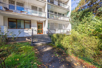 Zadní vchod - Prodej bytu 3+1 v osobním vlastnictví 68 m², Praha 4 - Krč