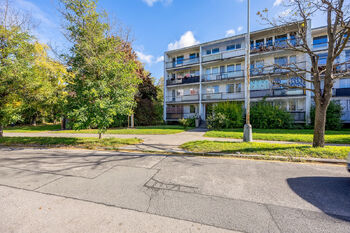 Pohled na budovu - Prodej bytu 3+1 v osobním vlastnictví 68 m², Praha 4 - Krč