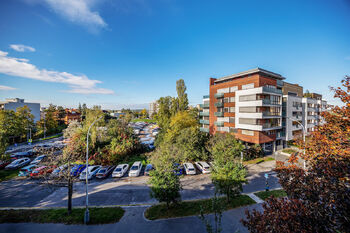 Výhled z lodžie - Prodej bytu 3+1 v osobním vlastnictví 68 m², Praha 4 - Krč