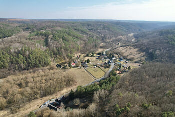 Prodej pozemku 8424 m², Medonosy