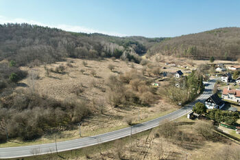 Prodej pozemku 2571 m², Medonosy