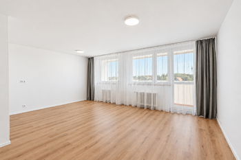 Obývací pokoj - Prodej bytu 4+kk v osobním vlastnictví 92 m², Kostelec nad Černými lesy 