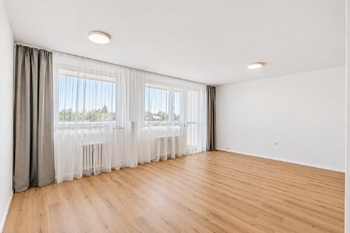 Obývací pokoj - Prodej bytu 4+kk v osobním vlastnictví 92 m², Kostelec nad Černými lesy