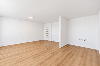 Obývací pokoj s kuchyní - Prodej bytu 4+kk v osobním vlastnictví 92 m², Kostelec nad Černými lesy