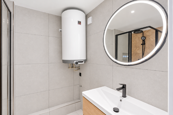 Koupelna - Prodej bytu 4+kk v osobním vlastnictví 92 m², Kostelec nad Černými lesy