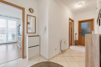 Chodba - Prodej bytu 3+kk v osobním vlastnictví 89 m², Praha 9 - Újezd nad Lesy