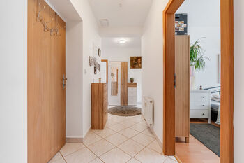 Chodba - Prodej bytu 3+kk v osobním vlastnictví 89 m², Praha 9 - Újezd nad Lesy