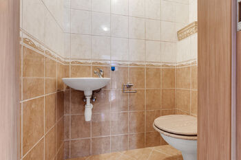 Toaleta - Prodej bytu 3+kk v osobním vlastnictví 89 m², Praha 9 - Újezd nad Lesy