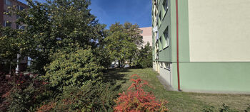 Okolí domu - Prodej bytu 3+kk v osobním vlastnictví 89 m², Praha 9 - Újezd nad Lesy
