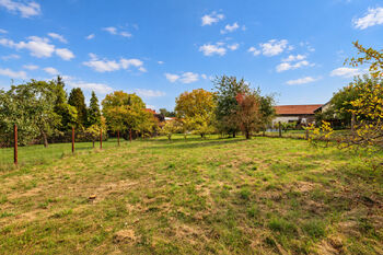 Prodej pozemku 905 m², Týnec nad Labem