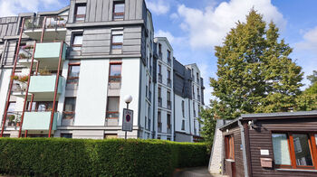 Oplocený areál u domu s možností procházek a relaxu.  - Pronájem bytu 1+kk v osobním vlastnictví 40 m², Praha 9 - Libeň
