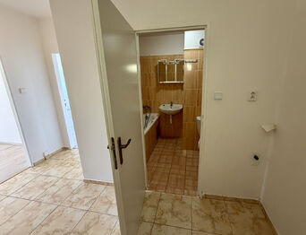 Prodej bytu 2+1 v osobním vlastnictví 42 m², Praha 8 - Bohnice