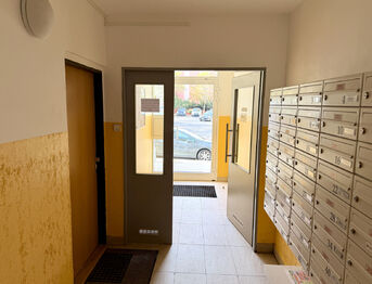 Prodej bytu 2+1 v osobním vlastnictví 42 m², Praha 8 - Bohnice