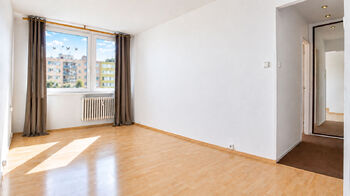 obývací prostor propojený s kuchyní - Prodej bytu 3+kk v osobním vlastnictví 56 m², Praha 4 - Libuš