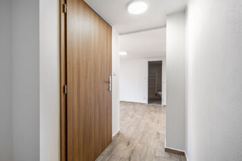 Hala + zádveří - Prodej bytu 3+kk v osobním vlastnictví 61 m², Beroun