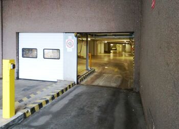 vjezd - Pronájem garážového stání 13 m², Praha 5 - Stodůlky