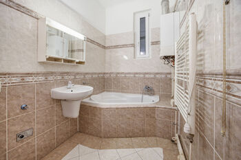 Prodej bytu 2+1 v osobním vlastnictví 92 m², Praha 6 - Bubeneč