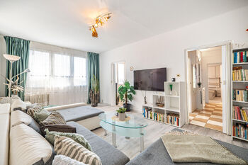 Obývací pokoj. - Prodej bytu 2+1 v osobním vlastnictví 60 m², Nová Včelnice