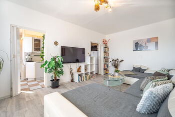 Obývací pokoj. - Prodej bytu 2+1 v osobním vlastnictví 60 m², Nová Včelnice