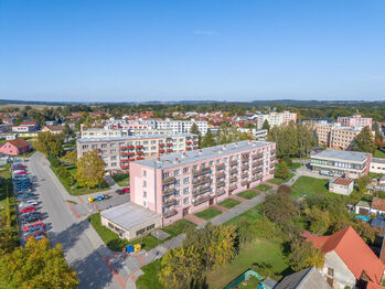 Budova. - Prodej bytu 2+1 v osobním vlastnictví 60 m², Nová Včelnice