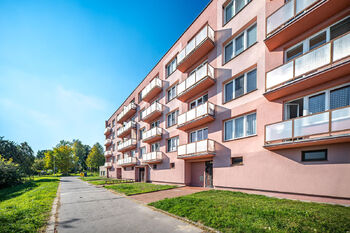 Budova. - Prodej bytu 2+1 v osobním vlastnictví 60 m², Nová Včelnice