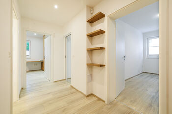 Chodba - Prodej bytu 3+kk v osobním vlastnictví 71 m², Hronov