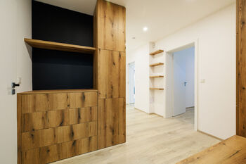 Vstupní chodba - Prodej bytu 3+kk v osobním vlastnictví 71 m², Hronov