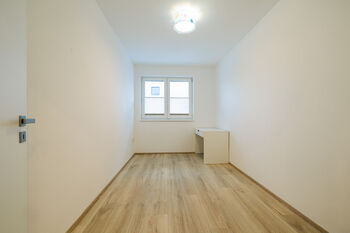 Pokoj - Prodej bytu 3+kk v osobním vlastnictví 71 m², Hronov