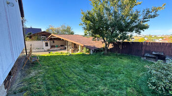 Zahrada s altánem - Prodej domu 60 m², Chotýšany