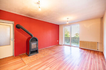 Obývací pokoj. - Prodej domu 135 m², Pištín