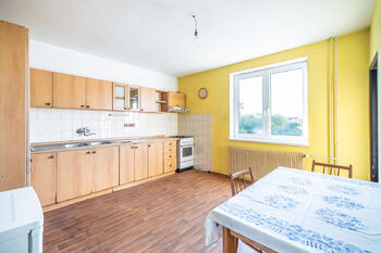 Kuchyně. - Prodej domu 135 m², Pištín