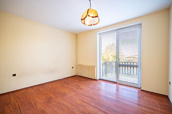 Ložnice se vstupem na balkon. - Prodej domu 135 m², Pištín