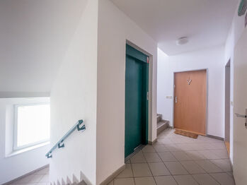 Pronájem bytu 1+kk v osobním vlastnictví 32 m², Praha 10 - Horní Měcholupy
