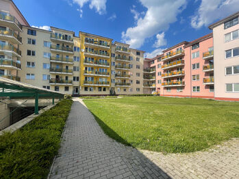 Pronájem bytu 1+kk v osobním vlastnictví 32 m², Praha 10 - Horní Měcholupy