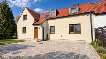 Pronájem domu 130 m², Černolice