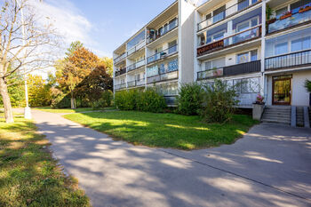 Pohled na budovu - Prodej bytu 3+1 v osobním vlastnictví 68 m², Praha 4 - Krč