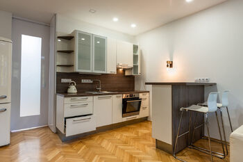 Pronájem bytu 2+kk v družstevním vlastnictví 58 m², Praha 8 - Karlín