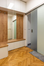 předsíň se šatnou  - Pronájem bytu 2+kk v družstevním vlastnictví 58 m², Praha 8 - Karlín