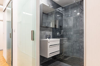 Pronájem bytu 2+kk v družstevním vlastnictví 58 m², Praha 8 - Karlín