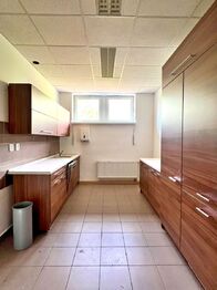 Pronájem kancelářských prostor 1400 m², Horní Jiřetín
