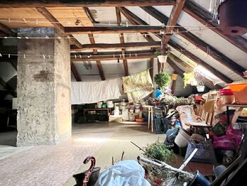 půda - Prodej domu 170 m², Hrob