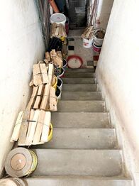 schodiště do sklepa - Prodej domu 170 m², Hrob