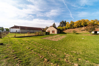 Prodej pozemku 3612 m², Lažany