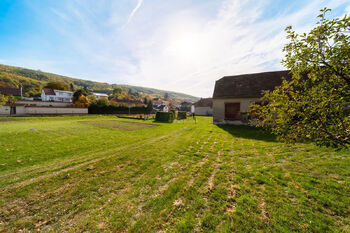 Prodej pozemku 3612 m², Lažany