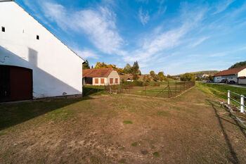 Prodej pozemku 3612 m², Lažany