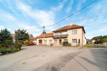 Prodej pozemku 3612 m², Lažany