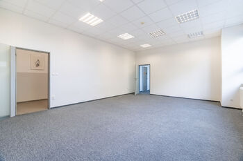 Pronájem kancelářských prostor 107 m², Tuchoměřice
